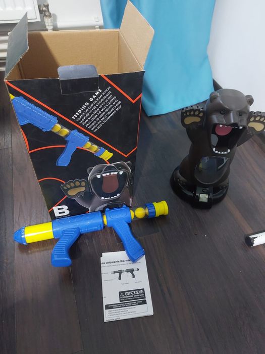 Joc de tir la ținta Black serios hungry Bear