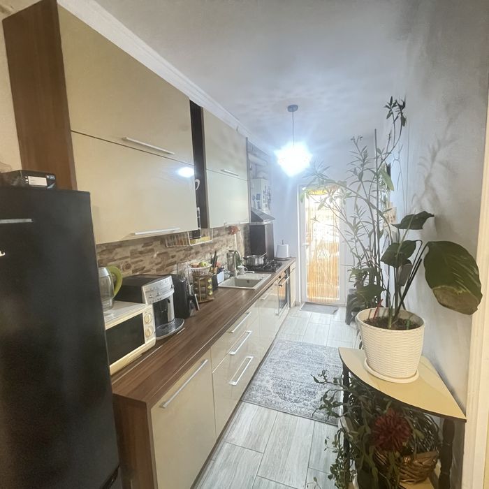 Apartament 3 camere cu gradina.