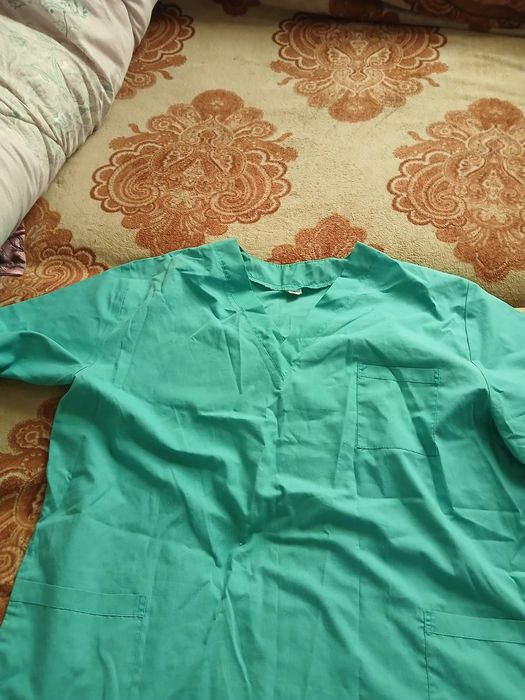 Продам костюм и белый халат