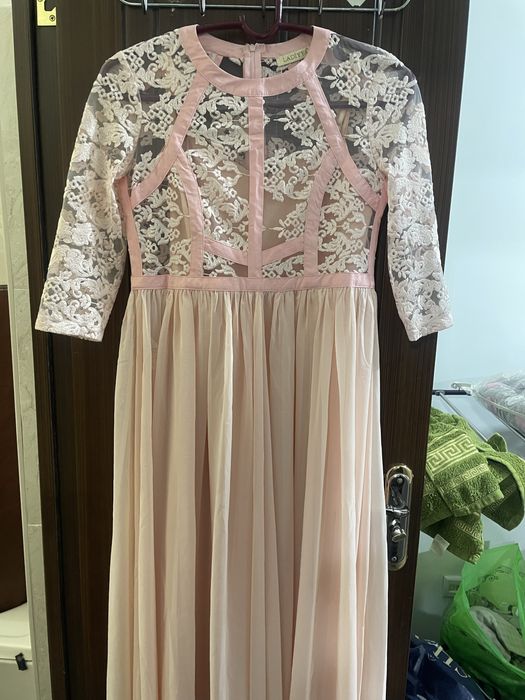 Вечерний кўйлак сотилади