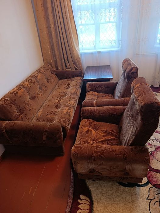 Продаеться диван с креслами