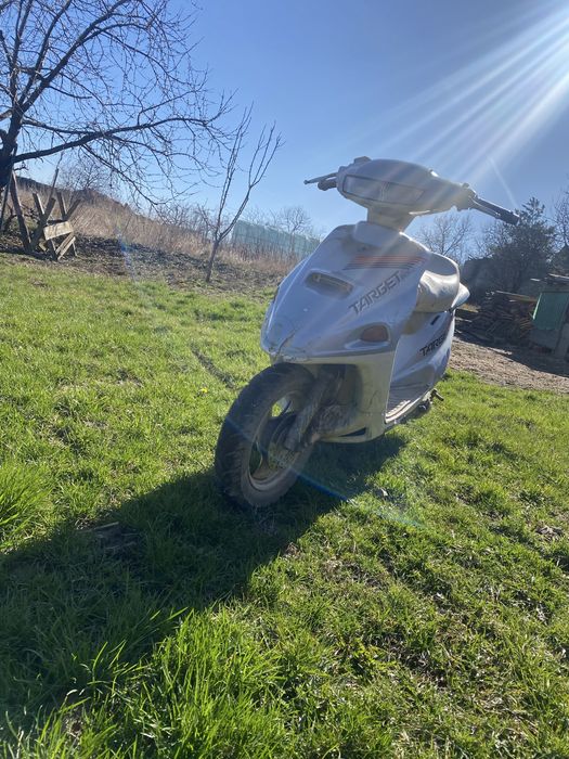 Vând 2 scutere sau schimb