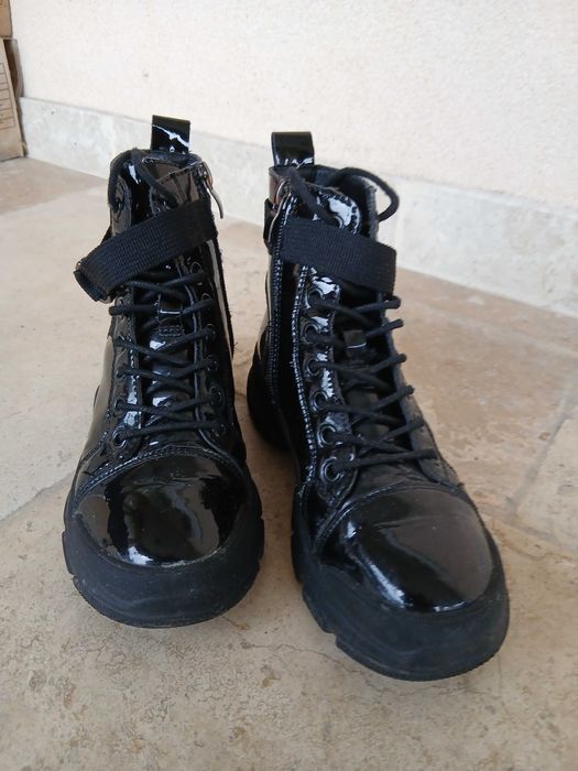 Ghete copii Benvenuti negre din piele naturală lăcuită
