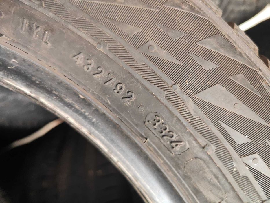 2бр.зимни гуми 235/55/18 Nokian