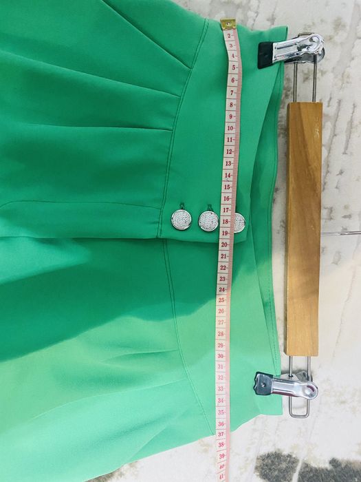 Pantaloni verzi, roz somon și negri