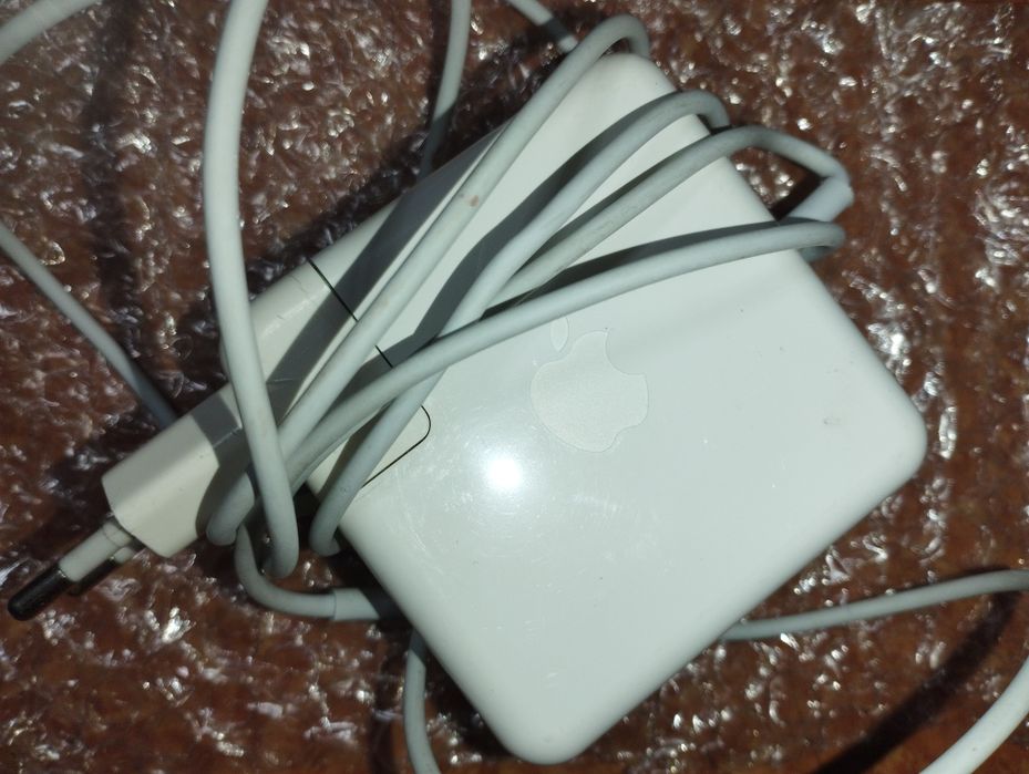 Assalom alekum Zaryadka Sotiladi Apple Makkbook Uchun