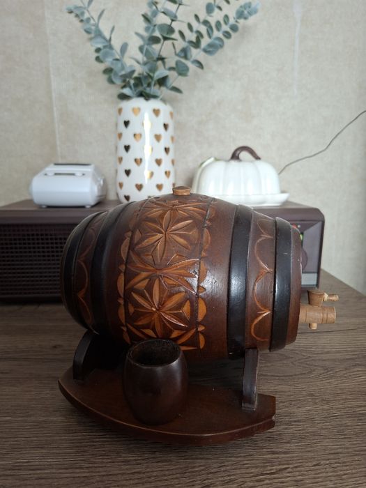 2 Butoiase vechi, din lemn. Fără defecte. Fiecare tine lichide