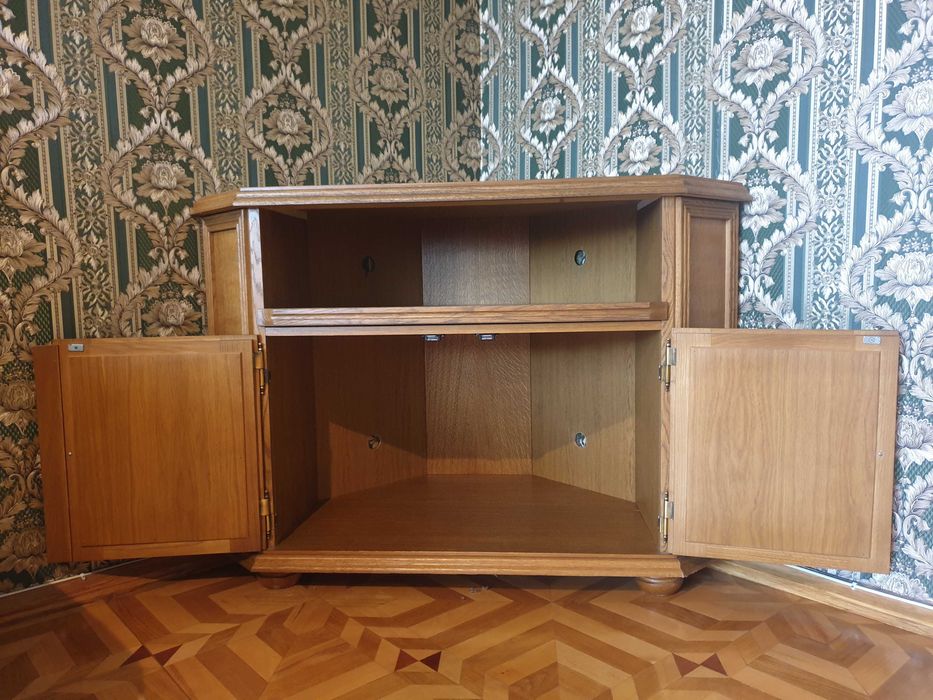 Тумба для радиоаппаратуры