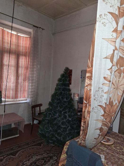 Продается дом в общем дворе.