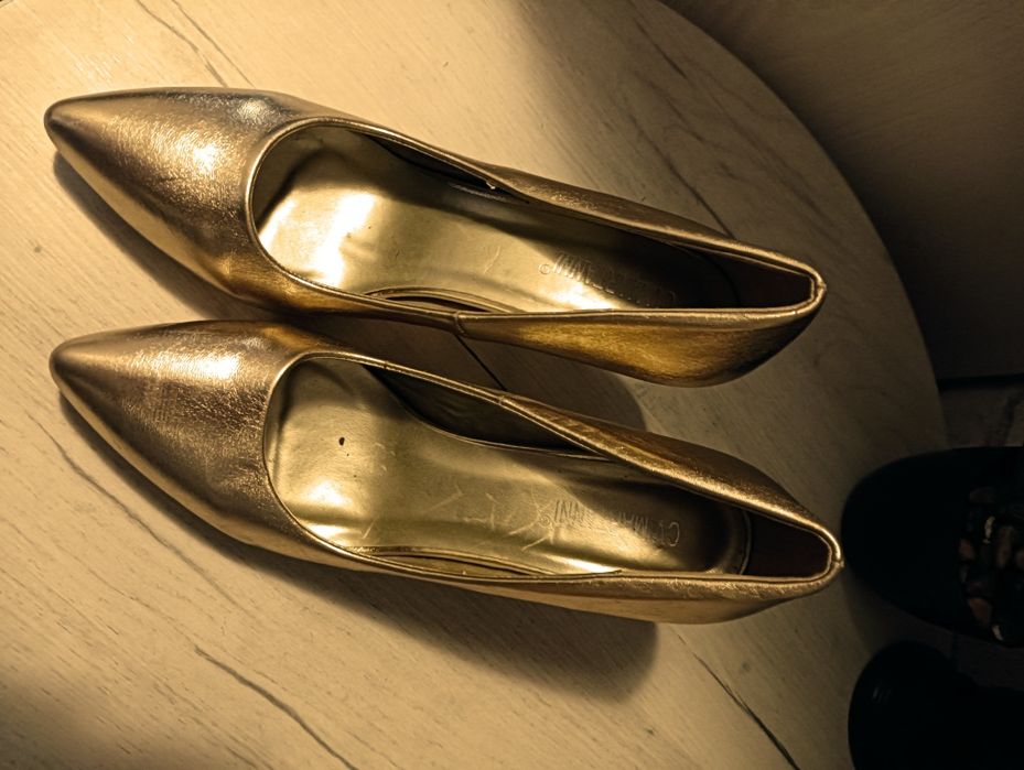 Сапоги женские ,новые,стильные разм 40/39