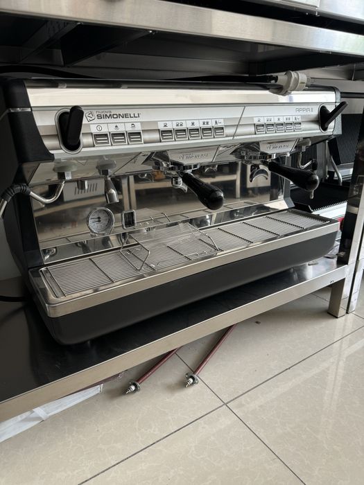 Simonelli coffe aparat kofi aparat simoneli