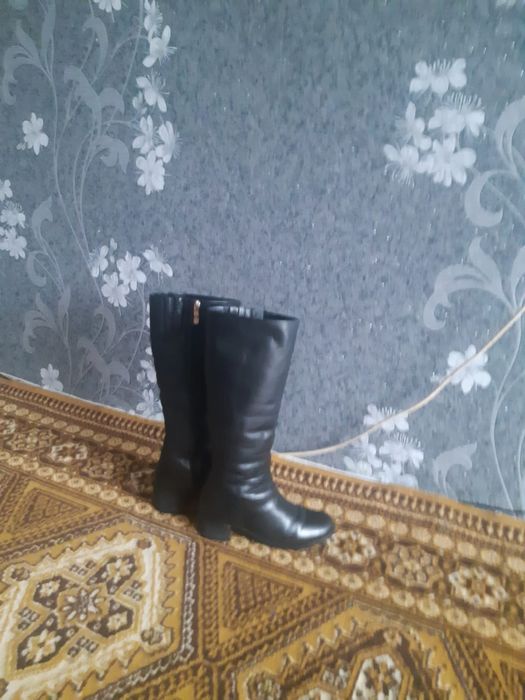 Продам кожанные сапоги