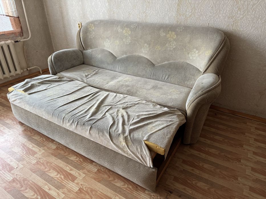 Диван продам за 2000