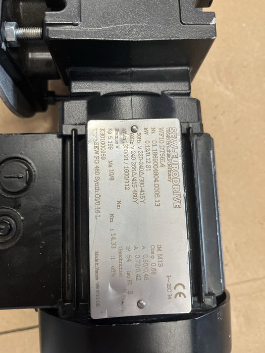 Motor electric cu refuctor de 0,18 kw