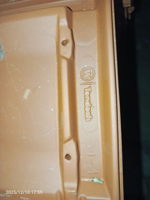 Спешно чисто нови керемиди