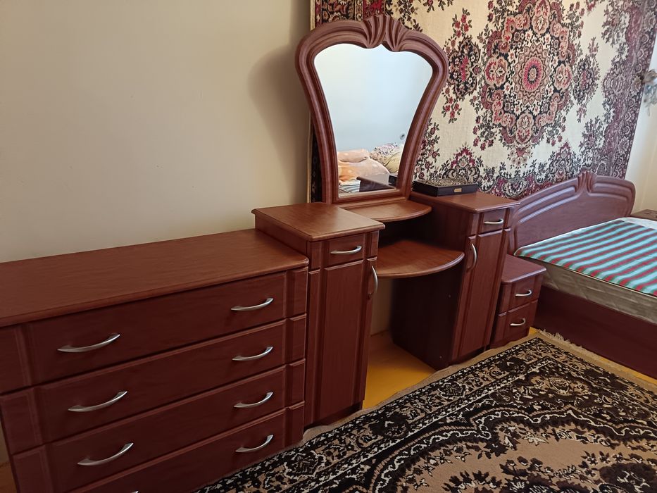 Продаётся спальный гарнитур