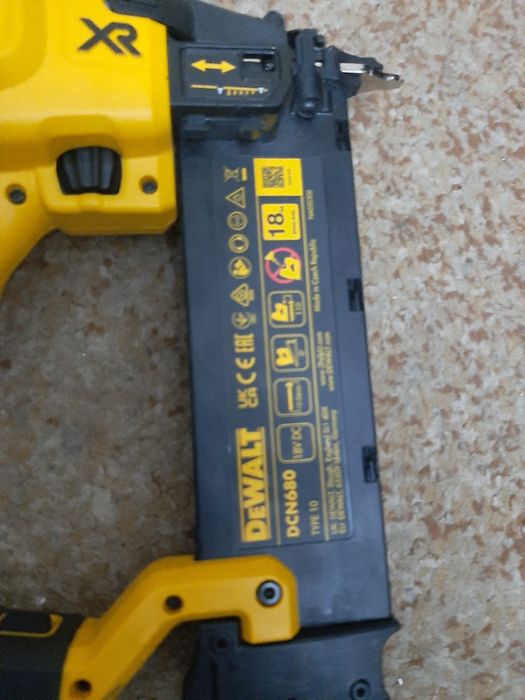 Devalt dcn680 pisto cuie nou