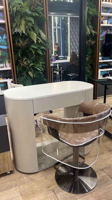 Маникюрный стол в аренду