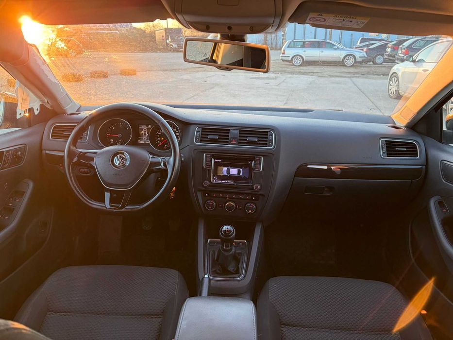 Dezmembrez VW Jetta FaceLift 2.0 TDI CUUA 110 cai cutie MQ250 QYJ