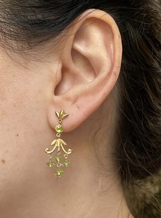 Золотые серьги с перидотом