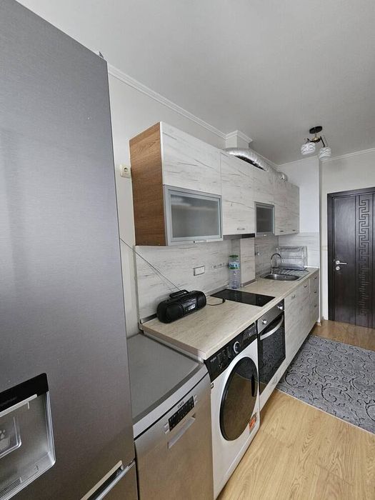 Дава се под наем Двустаен апартамент в Бургас, Изгрев - 65 кв.м за 510 € - Снимка #2