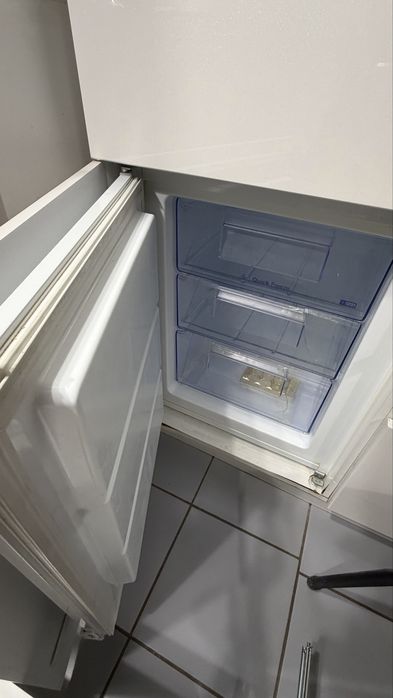 Холодильник с пеналом