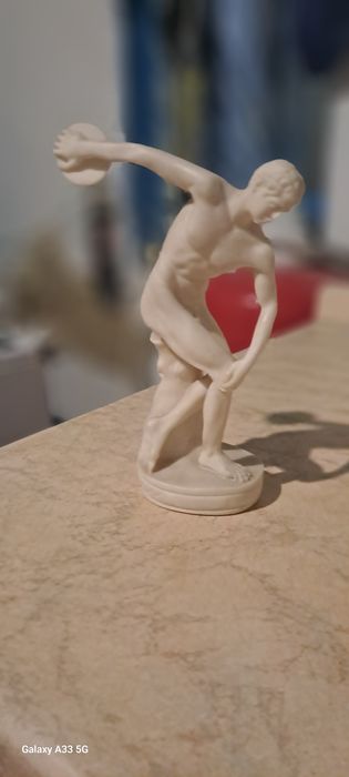 Продам сувениры статуя