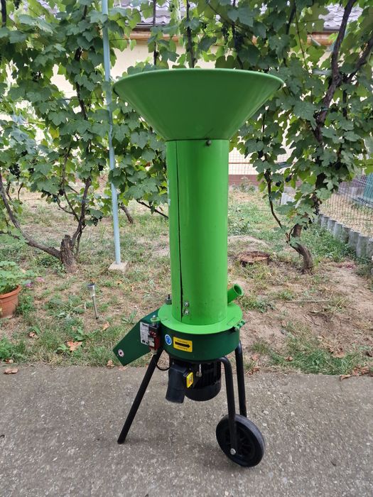 Tocator frunze  crengi Viking AE 1180b, 1300 w