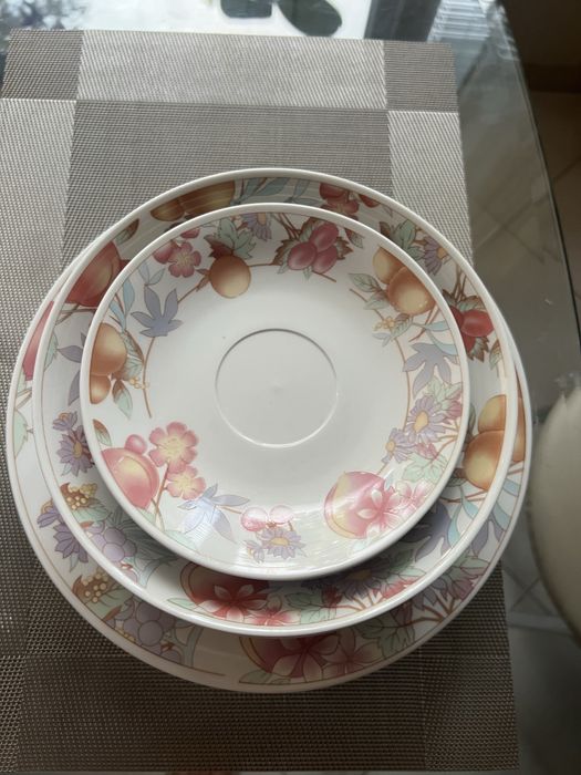 Сервиз от 14 броя чинии