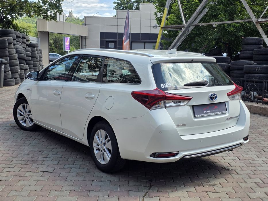 Toyota Auris 1.8 hibrid Confort  garantie 12 luni+rate fara avans