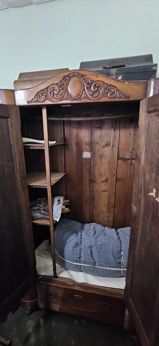 Продавам старинен гардероб от 30-те години