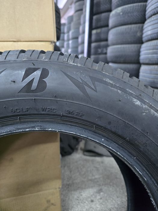2 Броя 215/65/17 Bridgestone 7mm 22dot