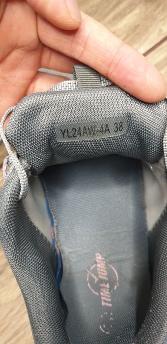 Кроссовка женски 38 размер