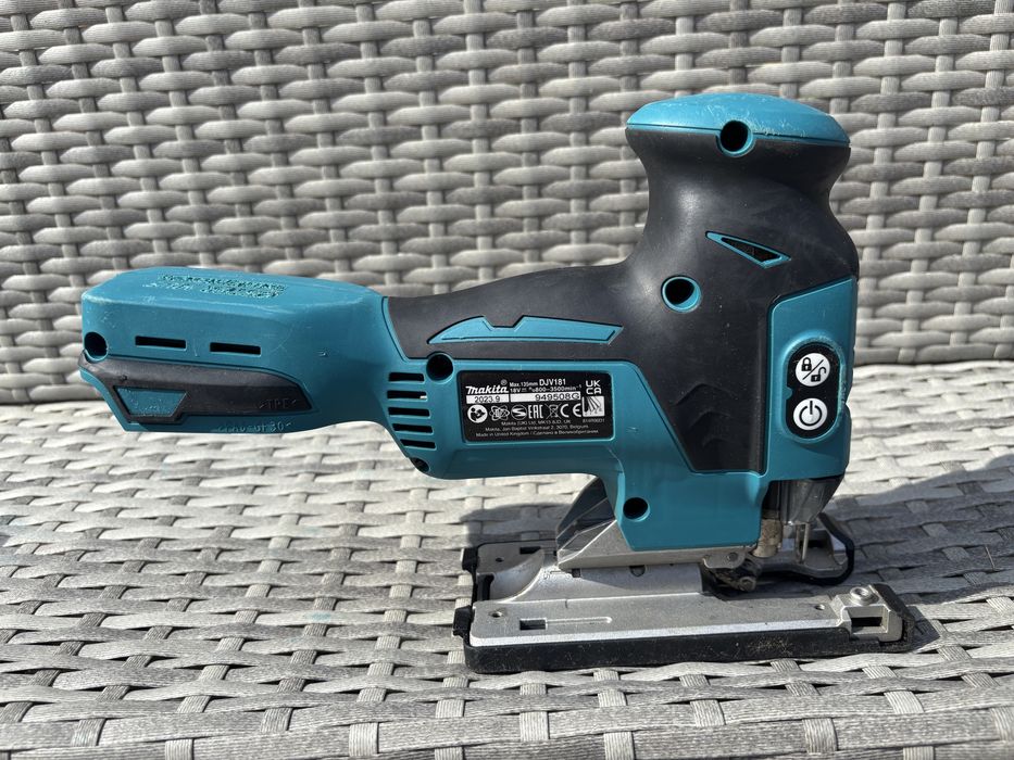 Pendular Makita DJV181