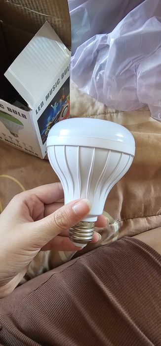 Музикална лед крушка с дистанционно