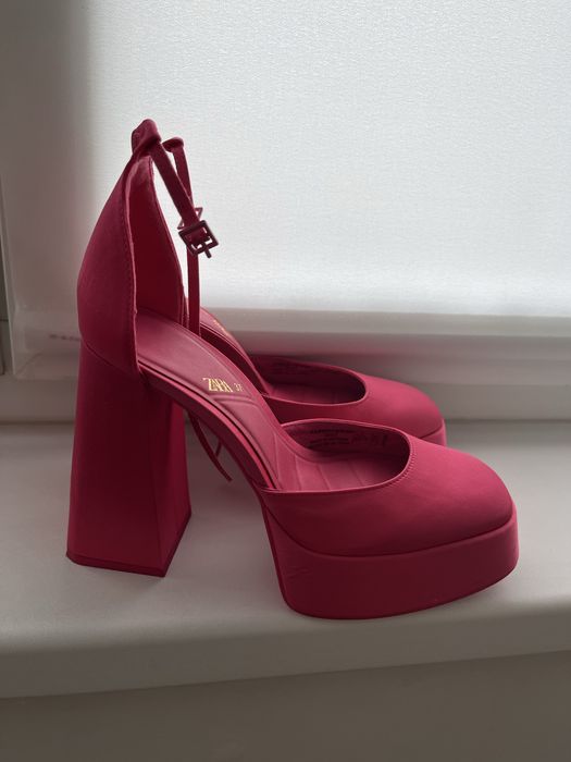 Pantofi cu toc si platforma zara