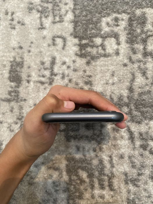 Iphone 11 в идеальным состояние с коробком