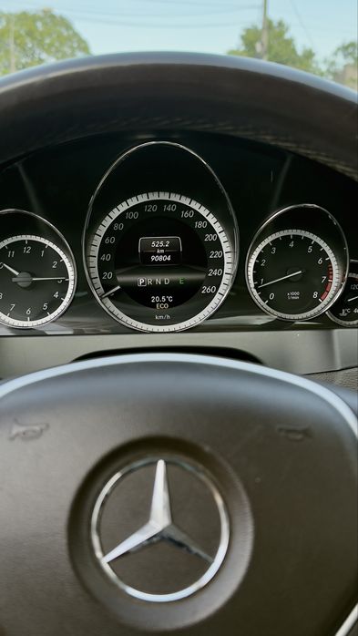 Vand sau schimb  Mercedes-Benz E-Class Coupé E 200 (2012)