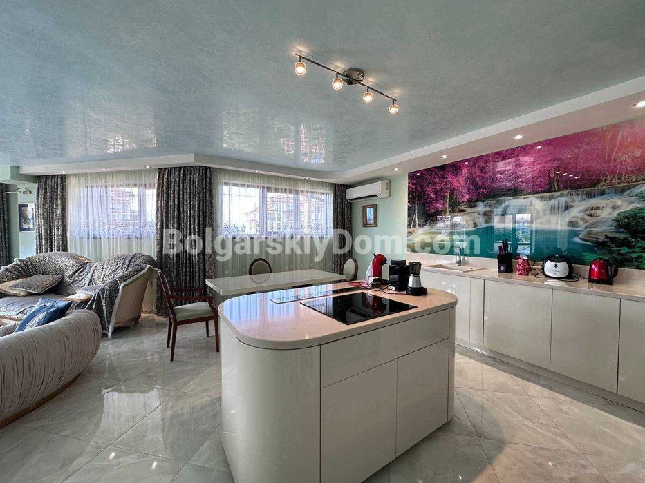 Продава се Тристаен апартамент в Несебър - 270 кв.м за 708 €/кв.м - Снимка #2