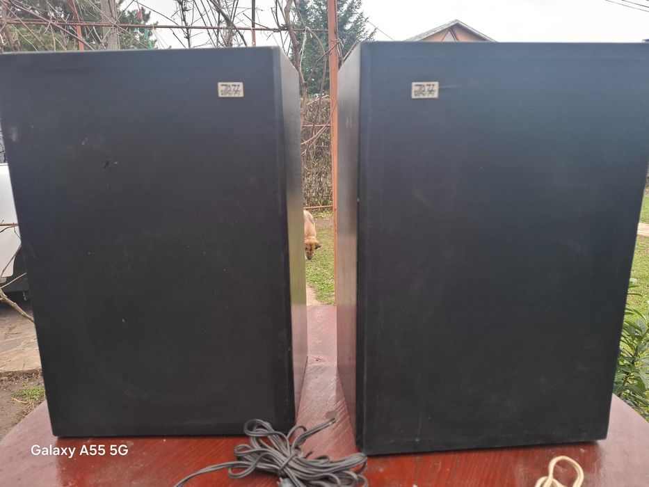 Vând două boxe carcasă lemn