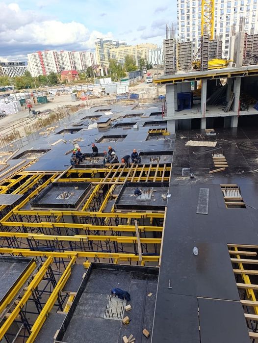 Монолитчик бригада, 15 йиллик стажга эга.