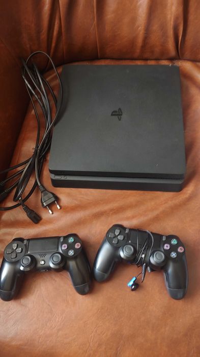 PS4 Slim + 2 Controllere DS4 + PSVR v2 Complet + 2 Controllere PS Move + 12 Jocuri