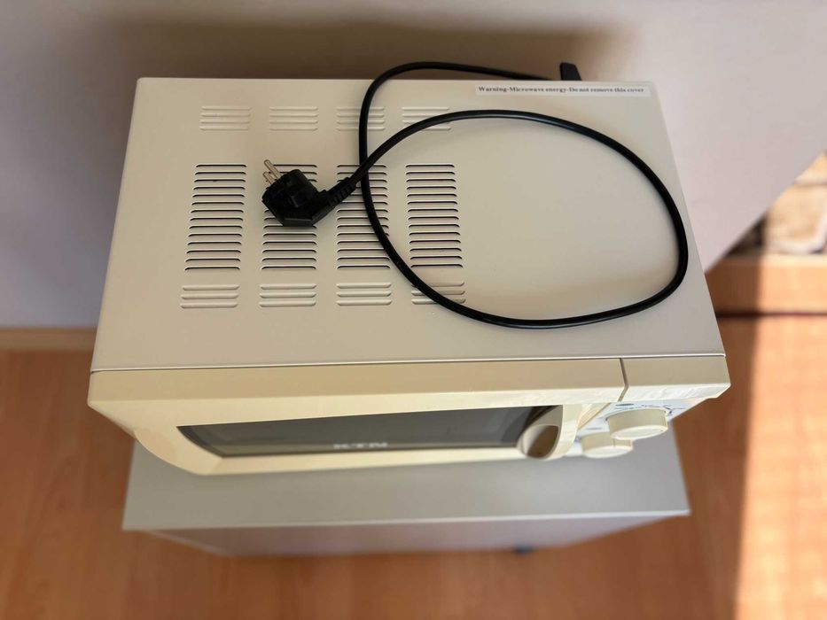 Микровълнова фурна KTN – 20 л, механично управление