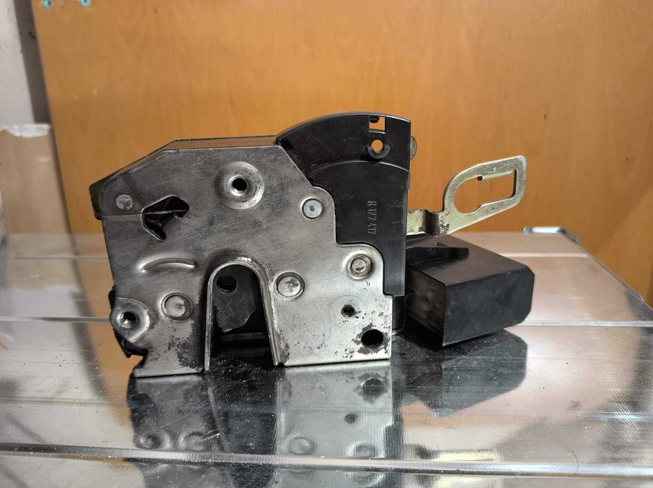 Части за BMW е36 – сенници,  лайсни, капачки за джанти и др.