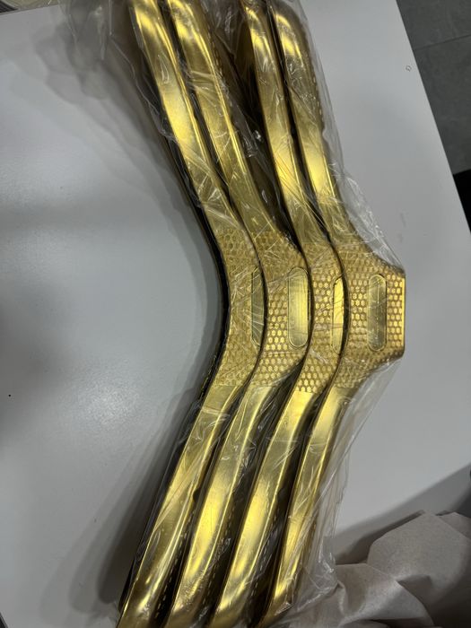 продаются вешалки новые