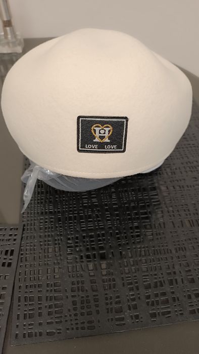 Продаю стильный кепи берет