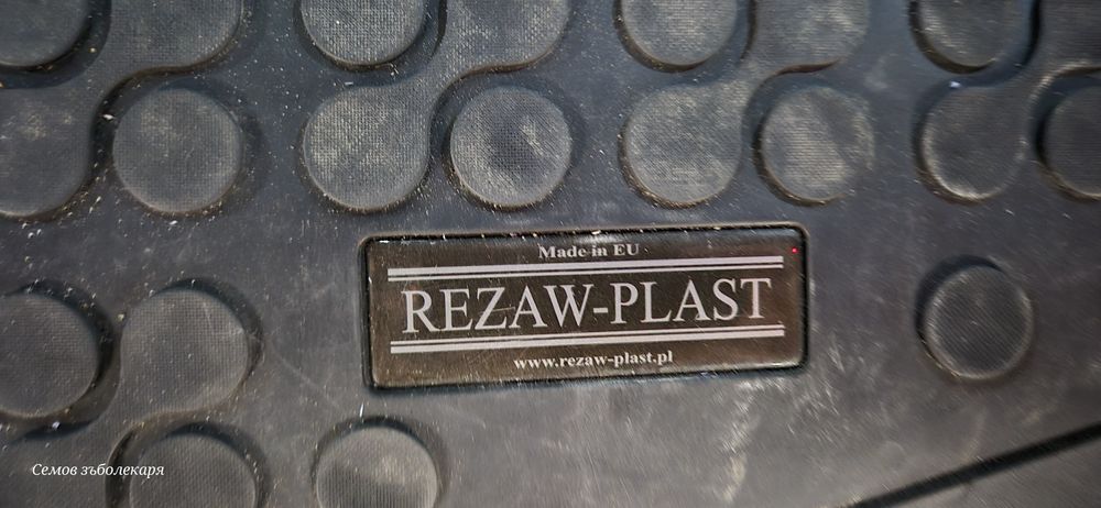 Постелка за багажник на Mazda 5  2005-2008г