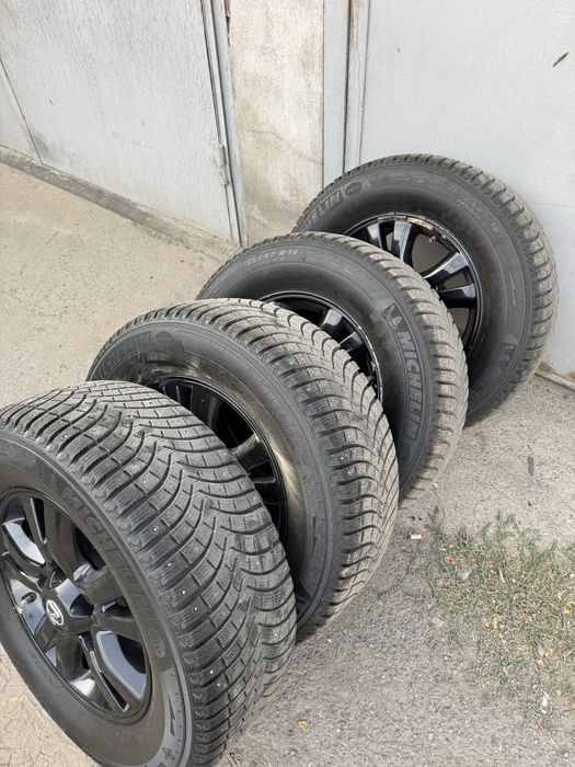 Оригинальные диски с зимней резиной Michelin.