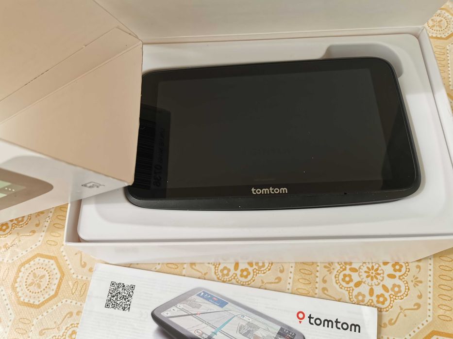 Vand GPS Tom Tom  GO Superior+husa, noi, ecran HD 6", pret 1600 lei!