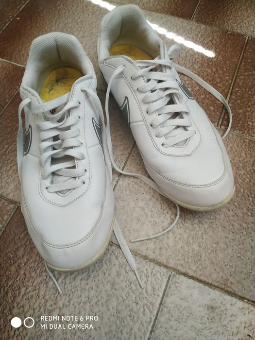 Маратонки Nike 42